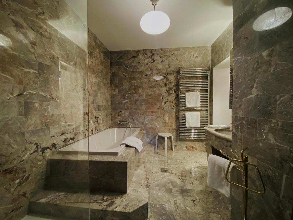 Prestigious marble bathroom from Pohorje